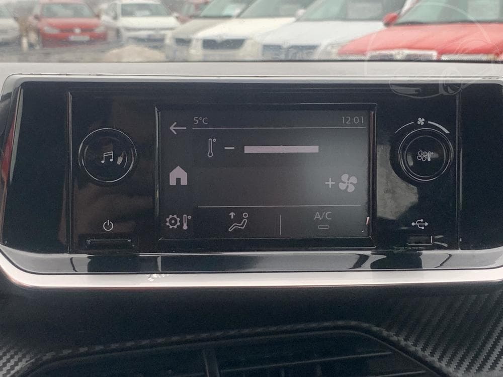 2021 Peugeot 208 - 16