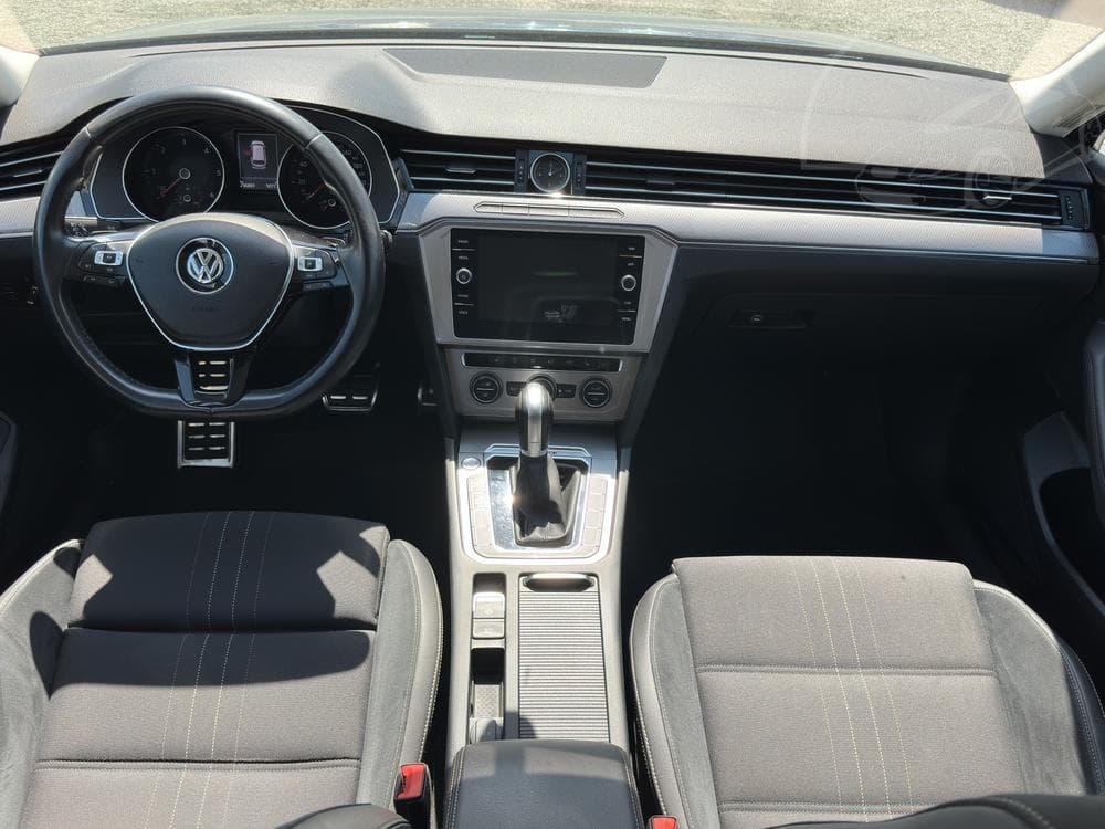 2019 Volkswagen PASSAT - 8