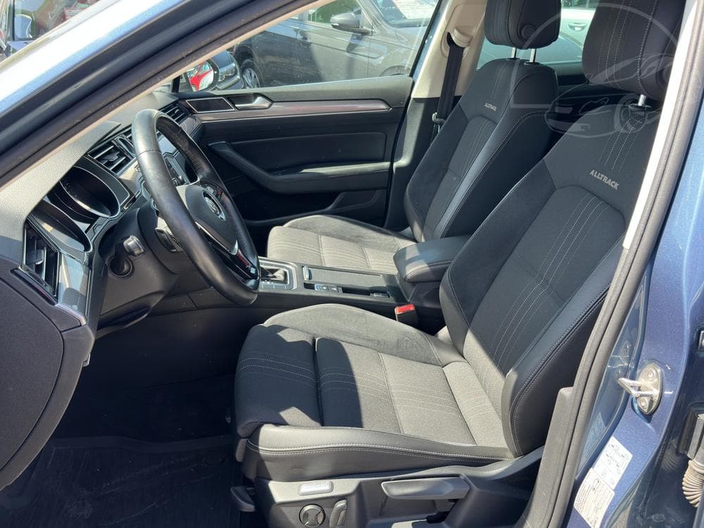 2019 Volkswagen PASSAT - 9