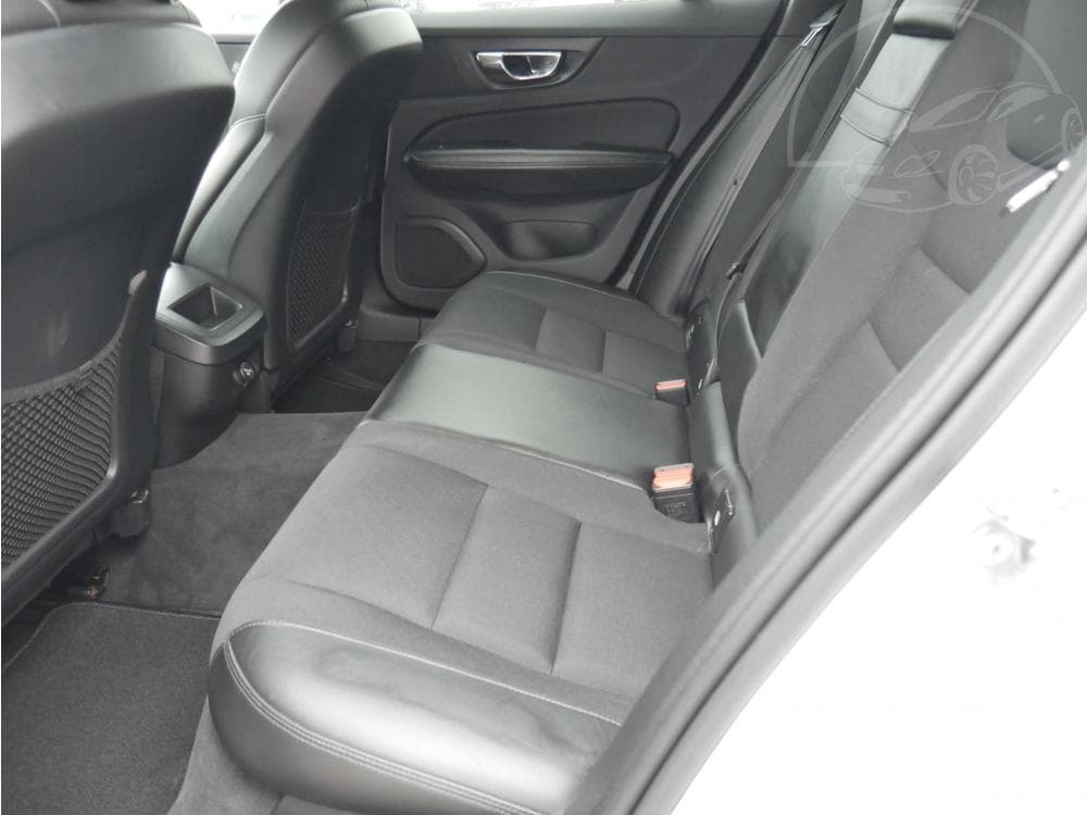 2018 Volvo V60 - 28