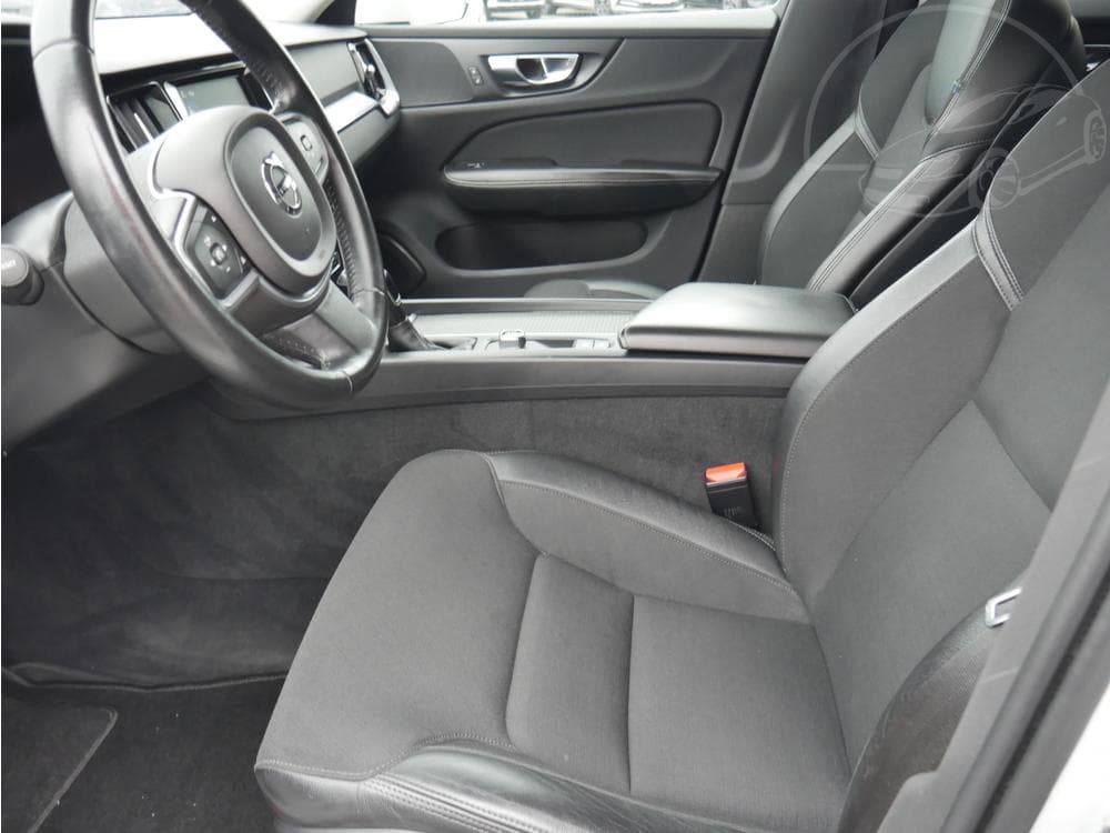 2018 Volvo V60 - 25