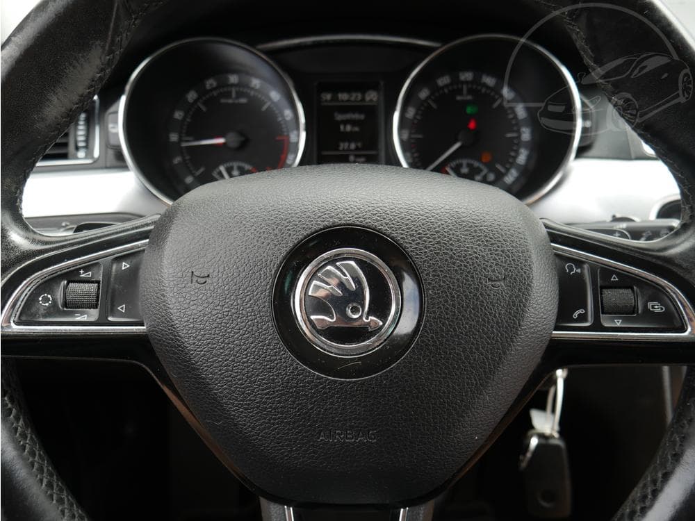 2015 Škoda SUPERB - 15