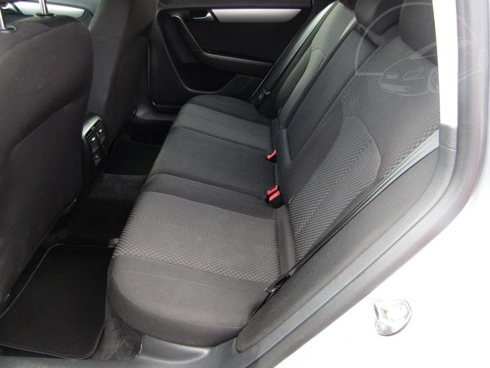 2013 Volkswagen PASSAT - 11
