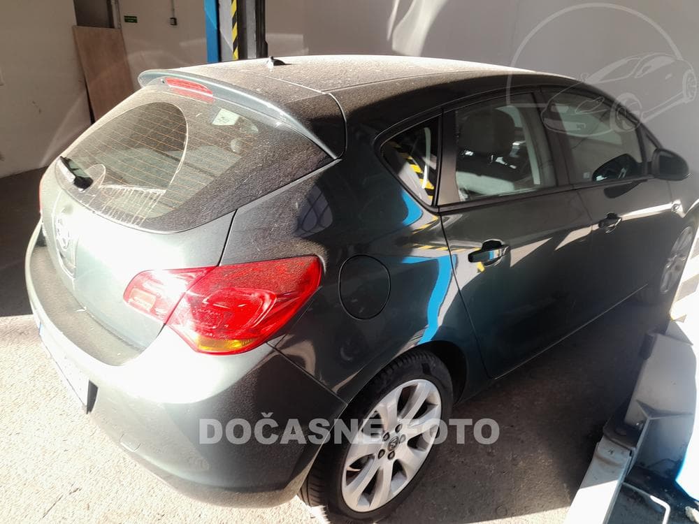 2011 Opel ASTRA - 3