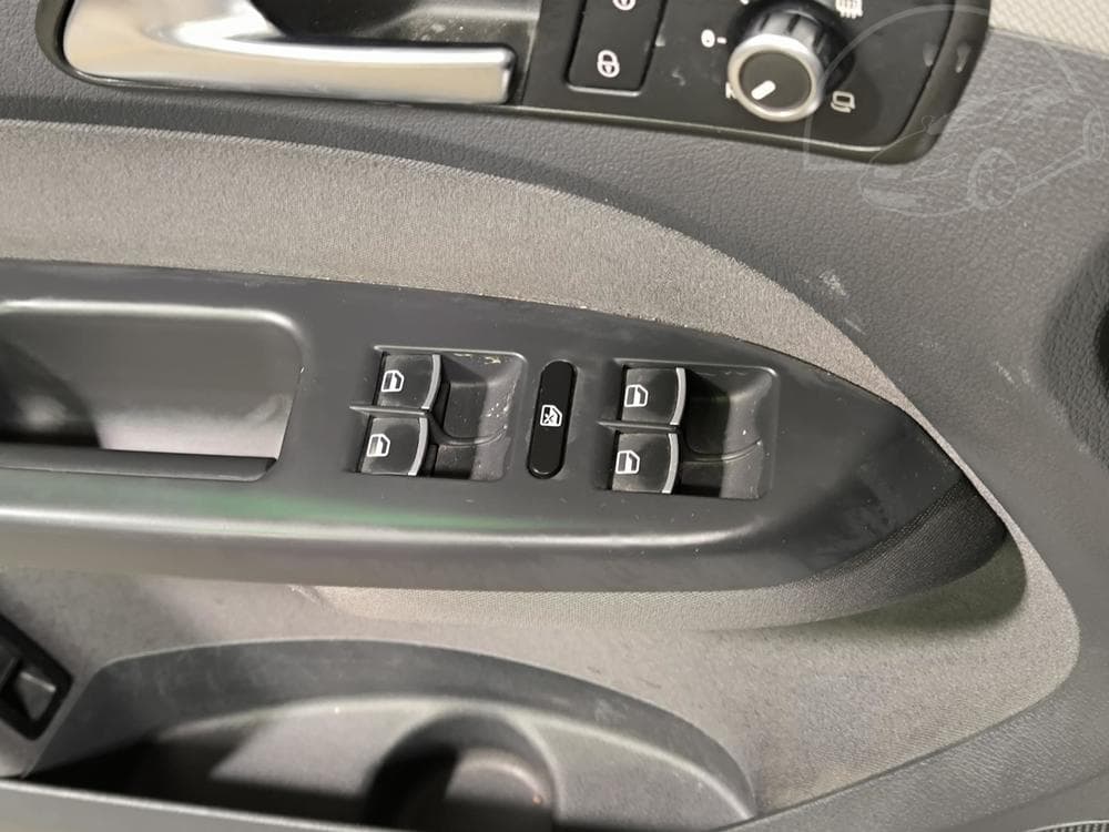 2012 Volkswagen Touran - 17