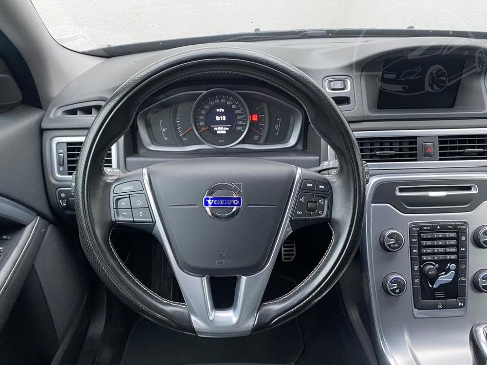 2015 Volvo V70 - 31