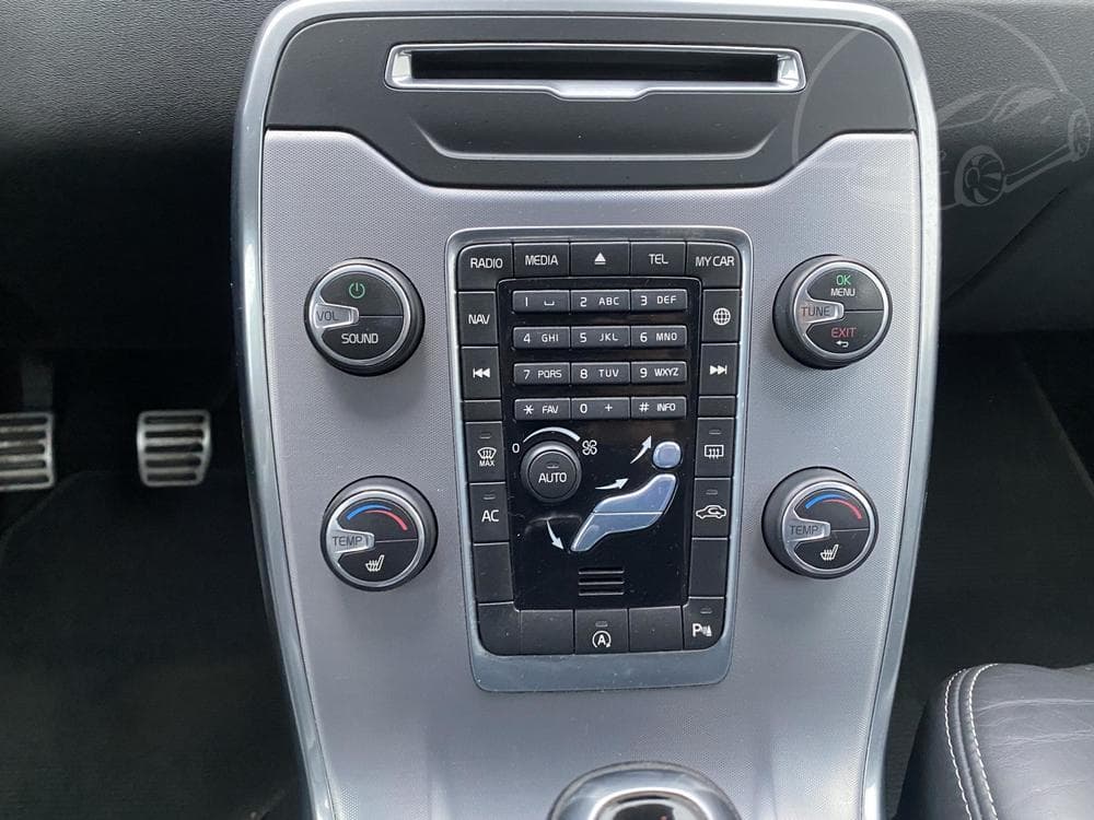 2015 Volvo V70 - 34