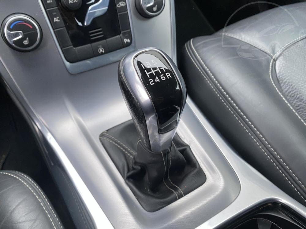 2015 Volvo V70 - 49