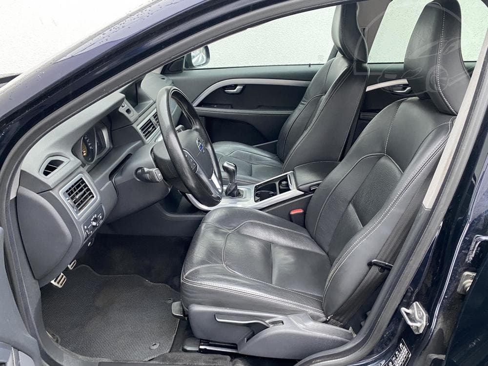 2015 Volvo V70 - 25