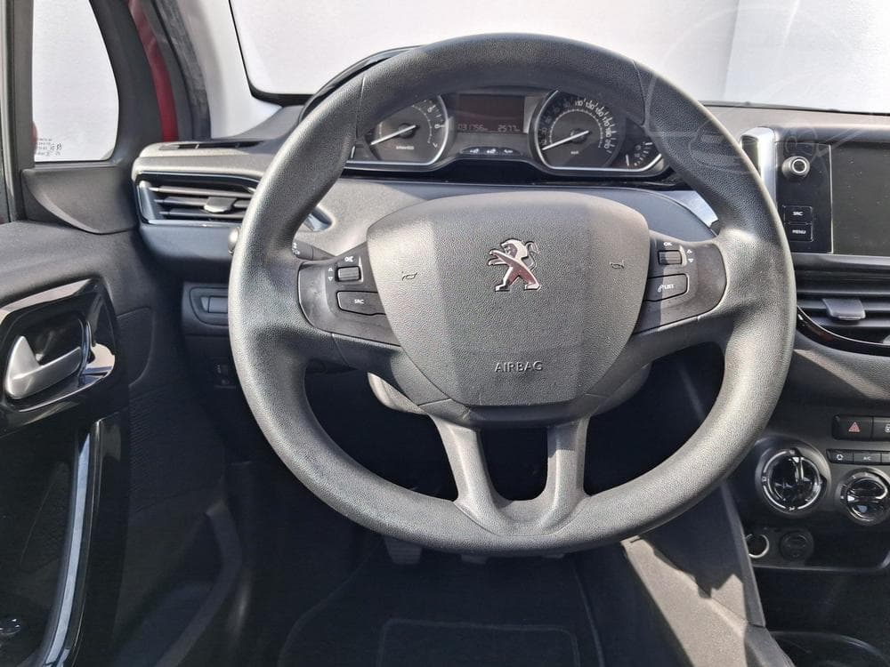 2017 Peugeot 208 - 10