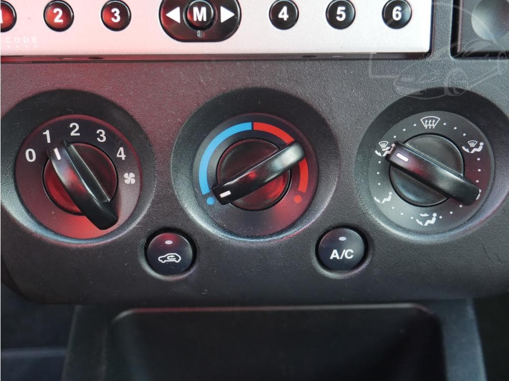 2004 Ford FIESTA - 12