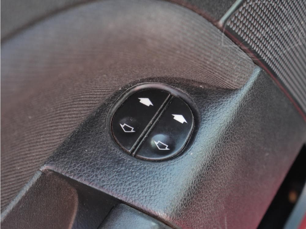 2004 Ford FIESTA - 14