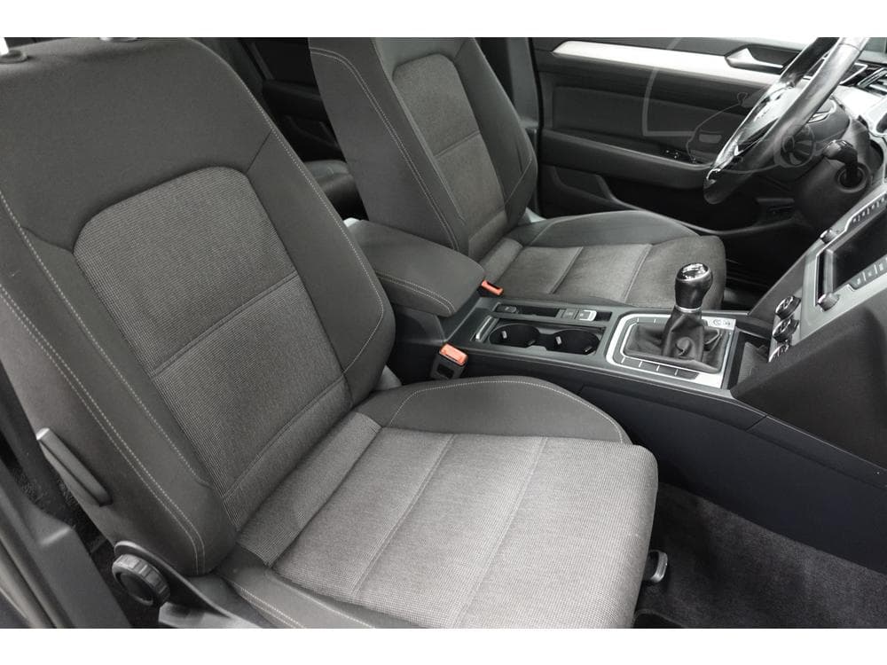 2015 Volkswagen PASSAT - 41