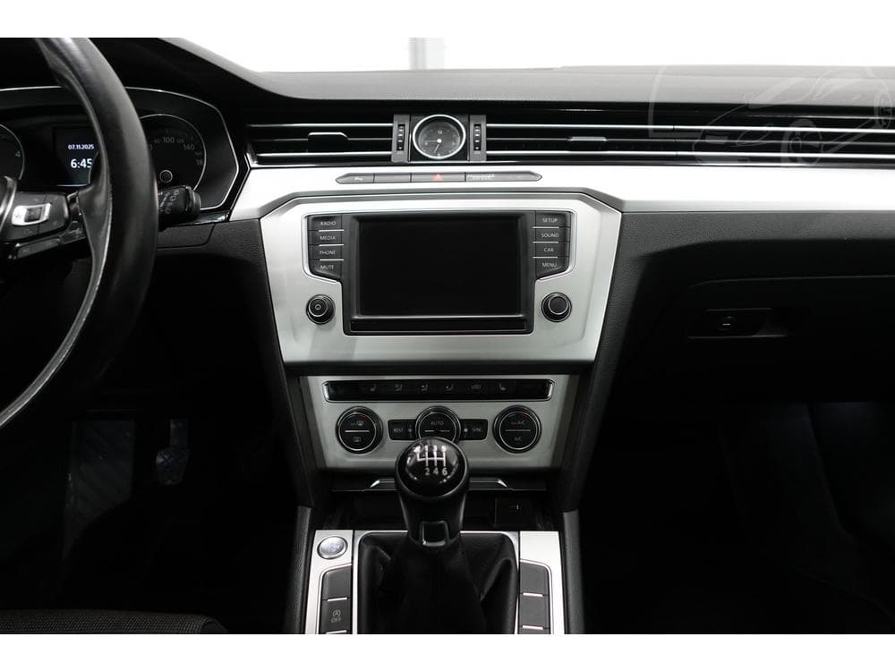 2015 Volkswagen PASSAT - 49