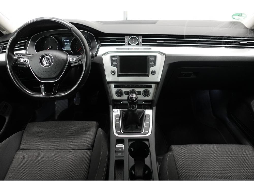 2015 Volkswagen PASSAT - 29