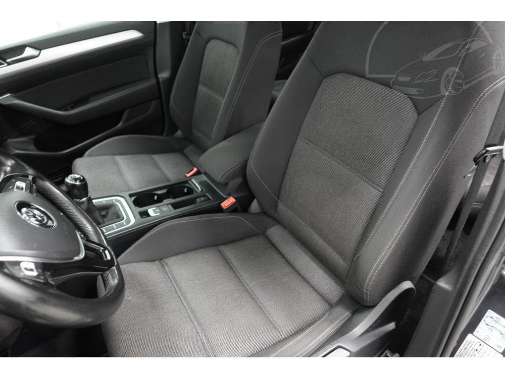 2015 Volkswagen PASSAT - 33