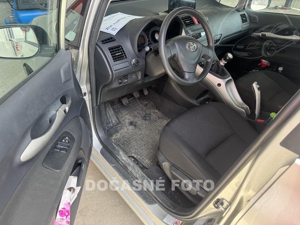 2010 Toyota AURIS - 5