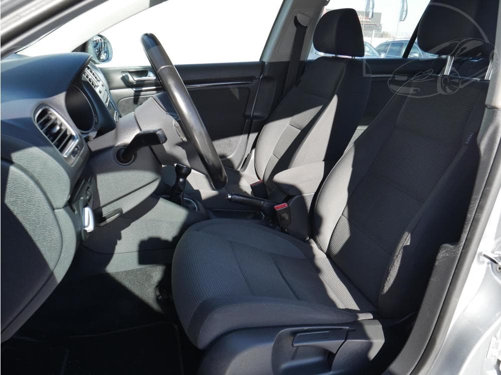 2010 Volkswagen GOLF - 9