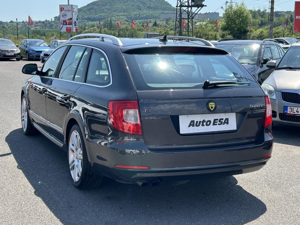 2011 Škoda SUPERB - 11