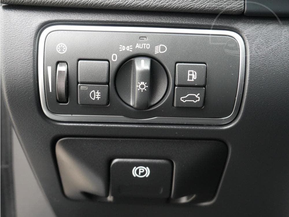 2015 Volvo V60 - 31