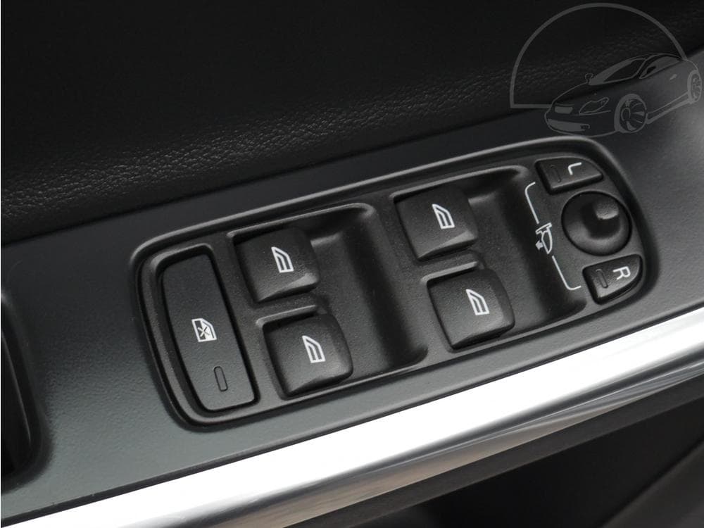2015 Volvo V60 - 33