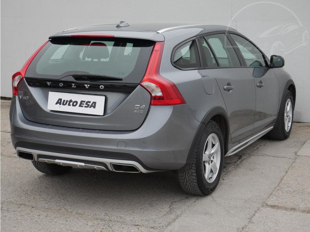 2015 Volvo V60 - 11
