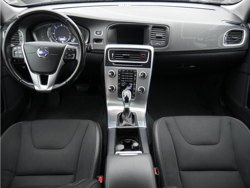 2015 Volvo V60 - 15