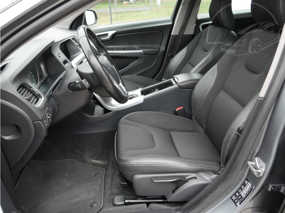 2015 Volvo V60 - 17