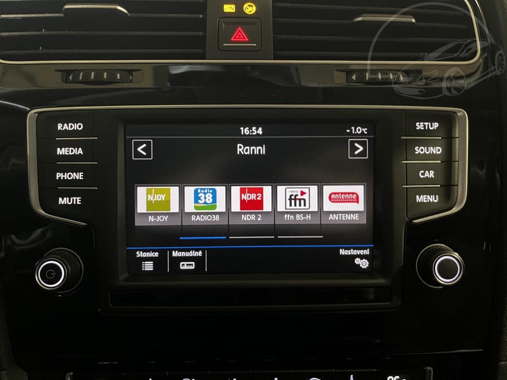 2016 Volkswagen Golf - 11