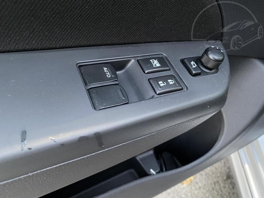 2013 Suzuki Swift - 11