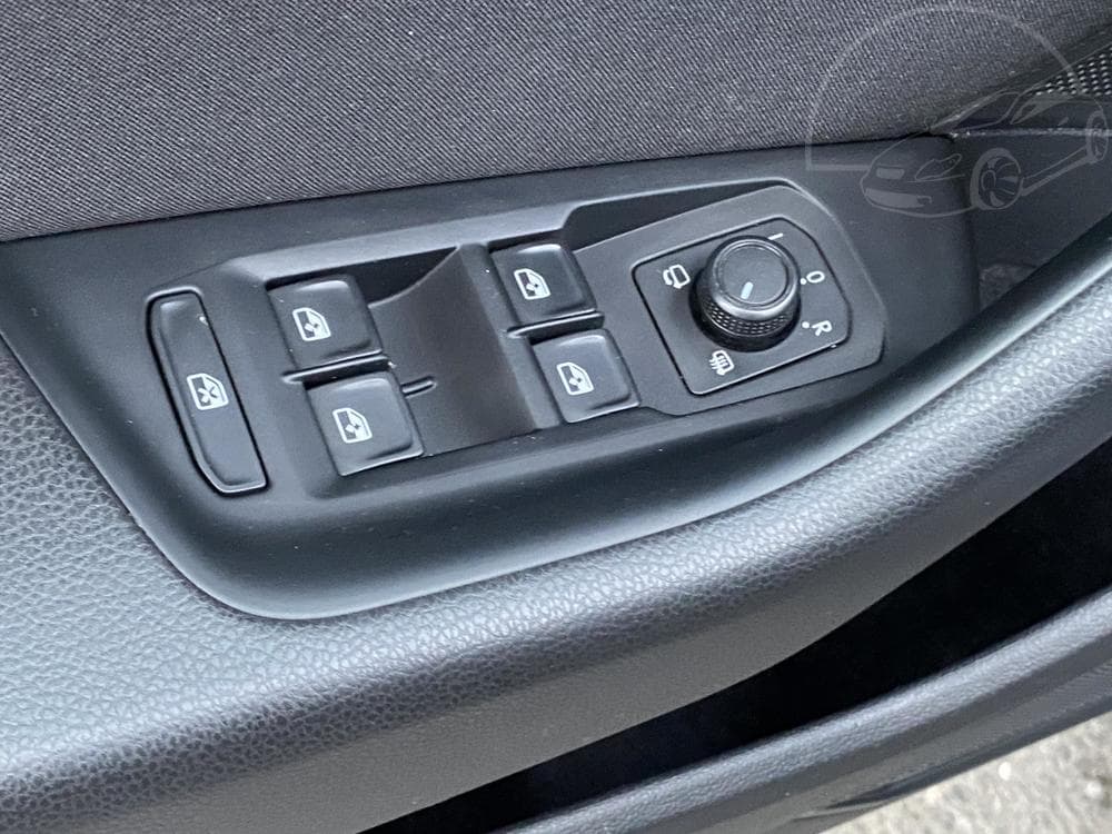 2019 Volkswagen PASSAT - 31