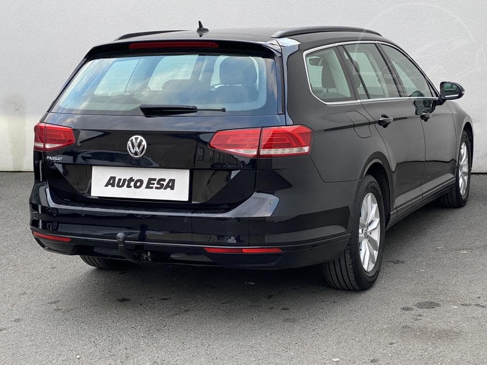 2019 Volkswagen PASSAT - 10