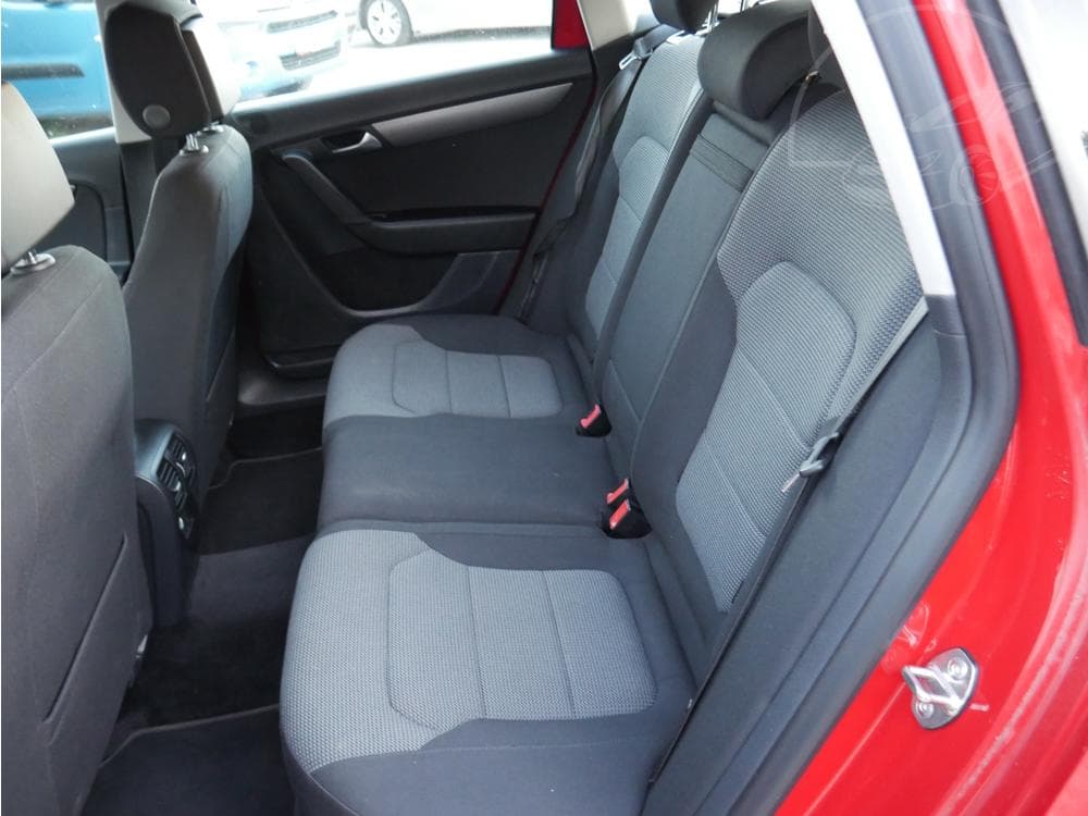 2013 Volkswagen PASSAT - 19