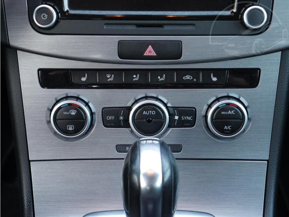 2013 Volkswagen PASSAT - 25