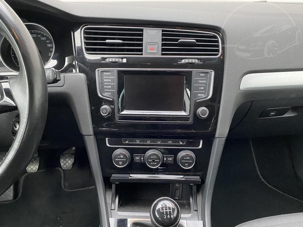 2014 Volkswagen Golf - 12