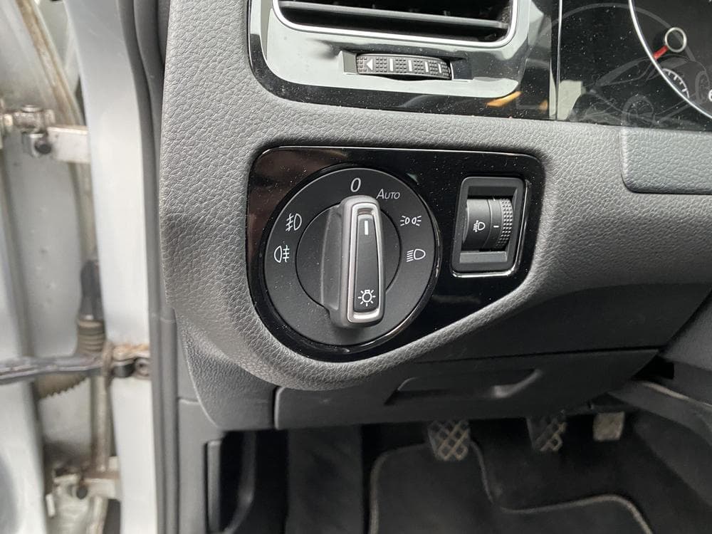 2014 Volkswagen Golf - 15