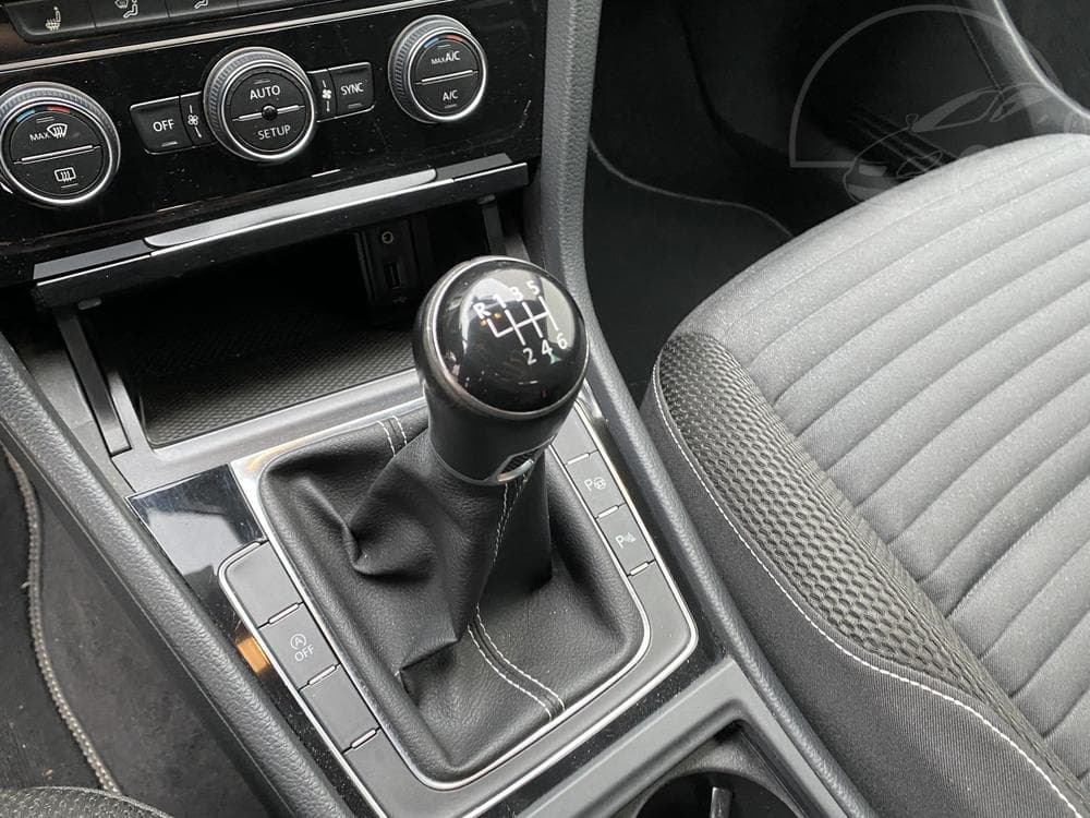 2014 Volkswagen Golf - 16