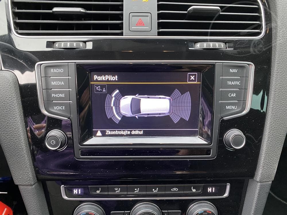 2014 Volkswagen Golf - 18