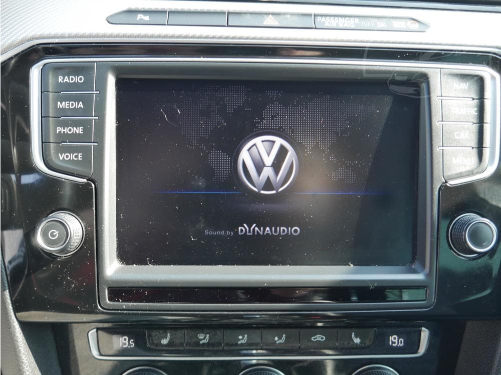 2017 Volkswagen PASSAT - 31
