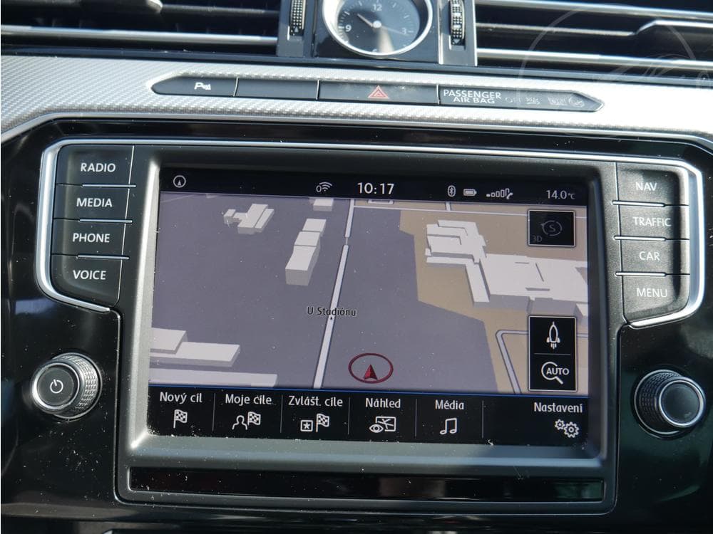 2017 Volkswagen PASSAT - 37