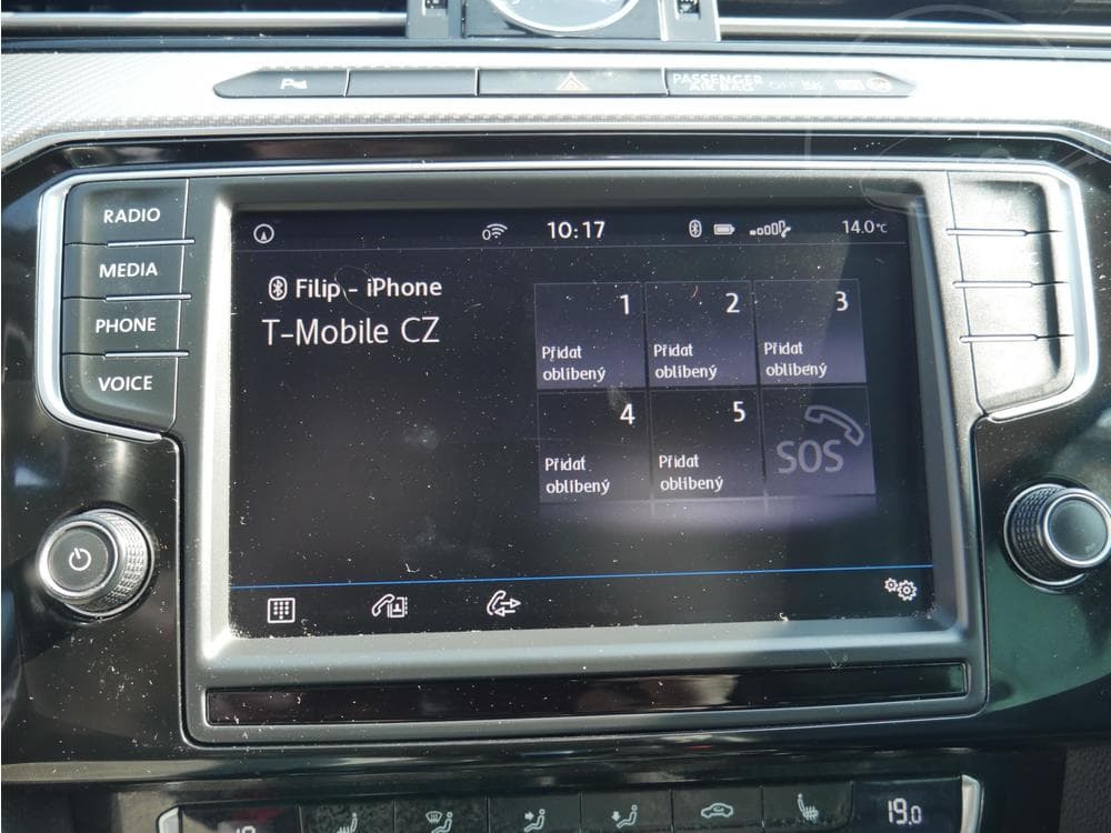 2017 Volkswagen PASSAT - 40