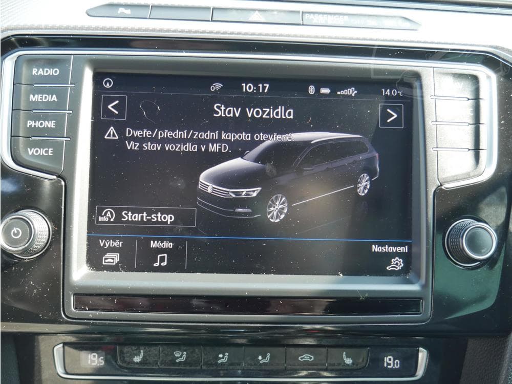 2017 Volkswagen PASSAT - 43