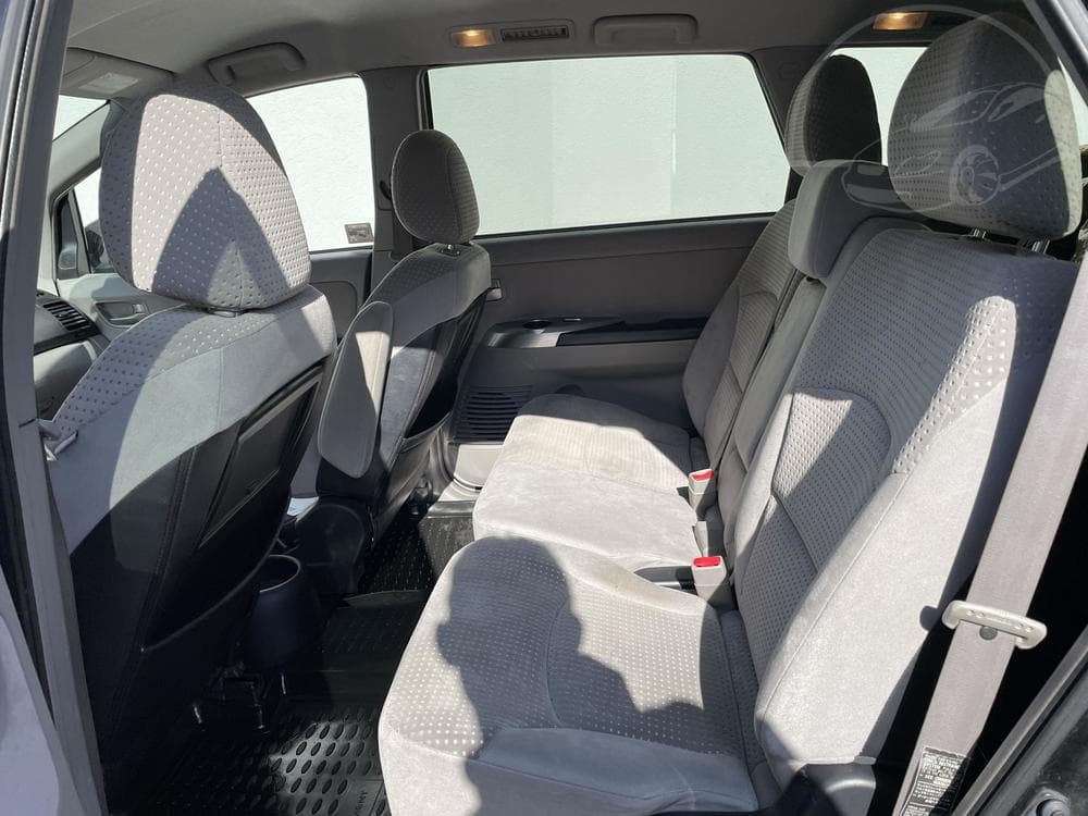 2005 Mitsubishi GRANDIS - 10