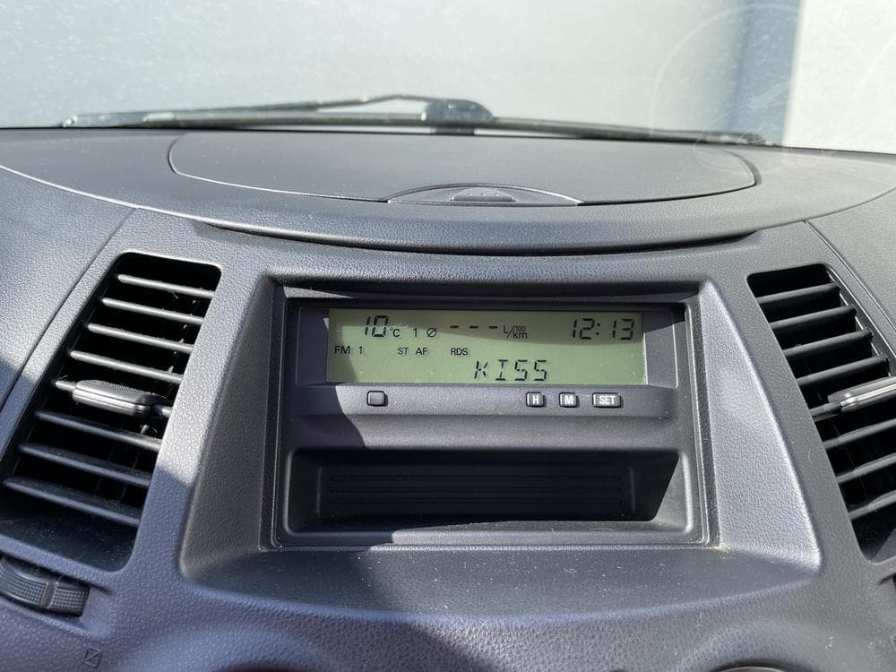 2005 Mitsubishi GRANDIS - 12