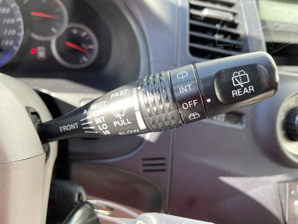 2005 Mitsubishi GRANDIS - 17