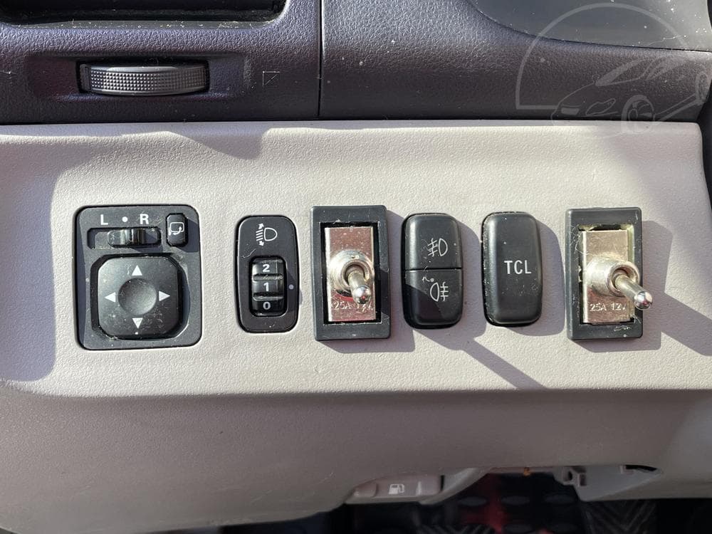 2005 Mitsubishi GRANDIS - 18