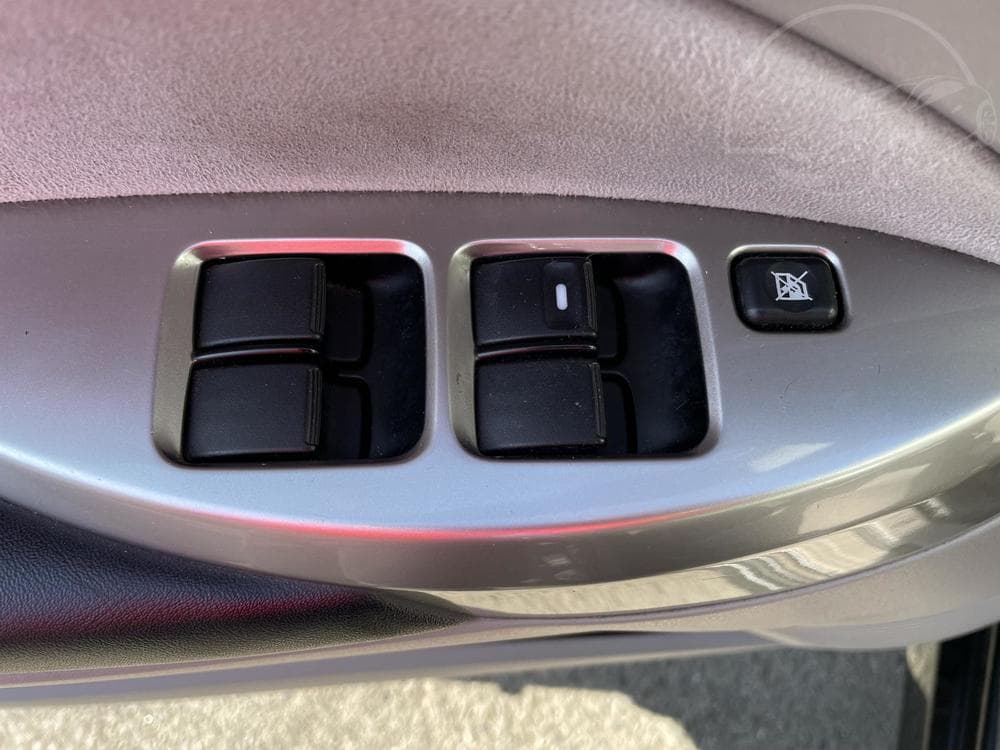 2005 Mitsubishi GRANDIS - 19