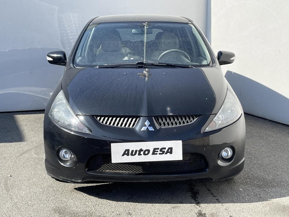 2005 Mitsubishi GRANDIS - 2