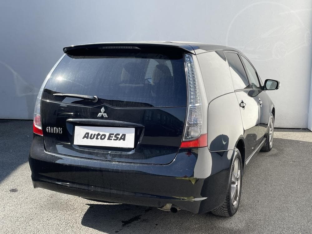 2005 Mitsubishi GRANDIS - 4