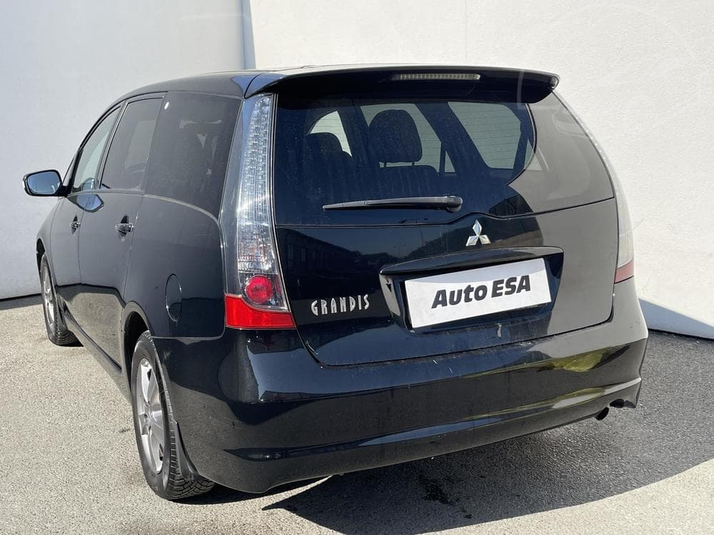 2005 Mitsubishi GRANDIS - 6